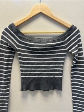 Y2K Charlotte Russe Striped Off-Shoulder Gray and White Women's Sweater